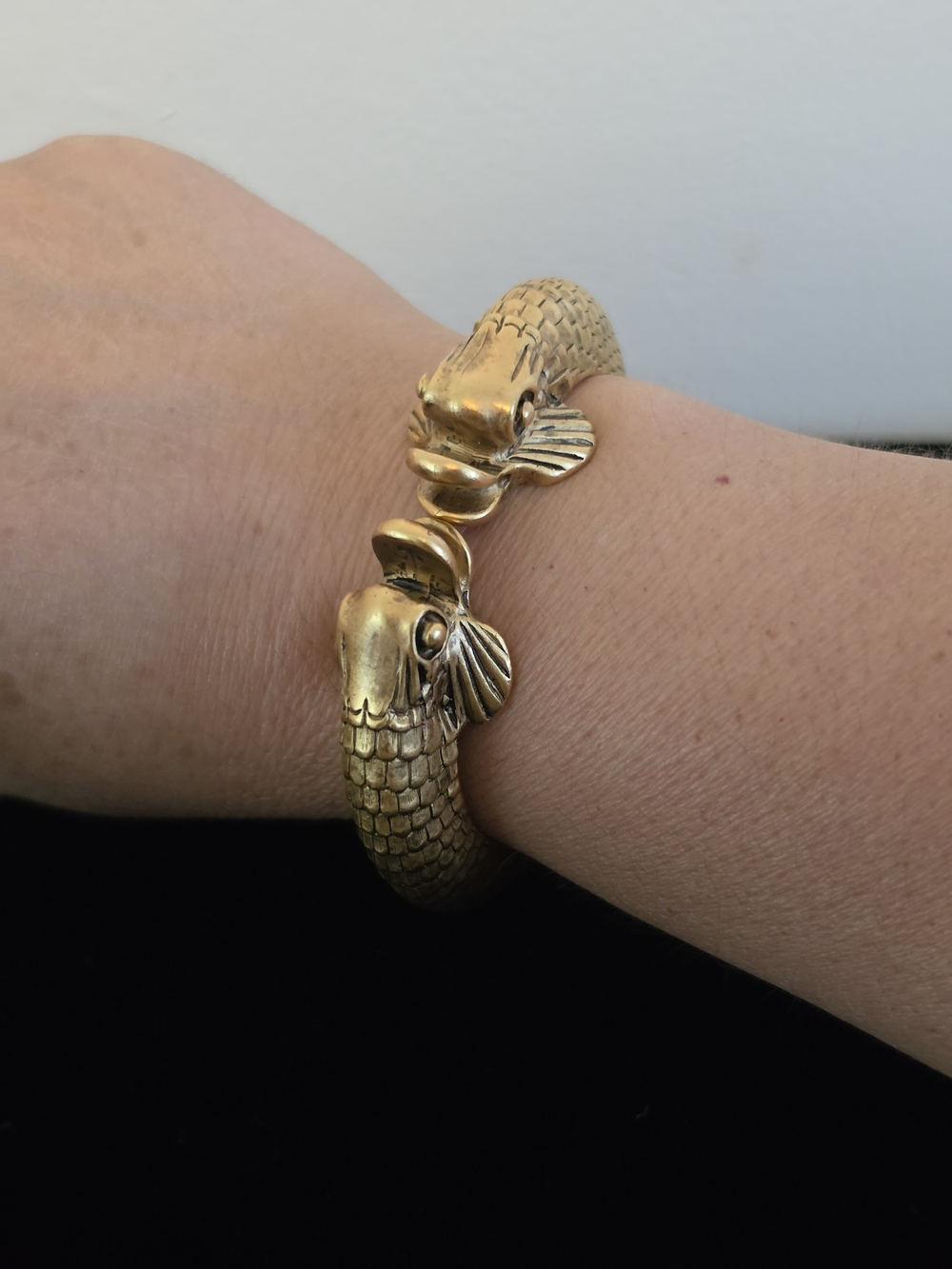 Elizabeth Cole Double Koi Fish Bangle Vintage Signed Gold Tone 5 3/4"